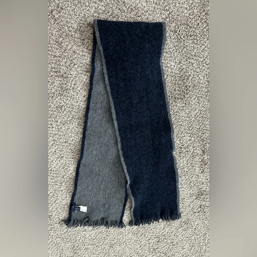 Gap wool scarf navy & gray two tone colored